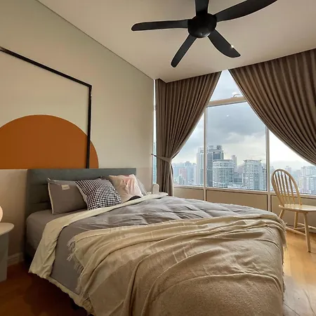 Sky Suites Klcc Homestay By Birdy Stay